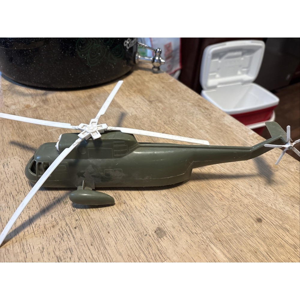 PROCESSED PLASTICS TIM MEE US ARMY HELICOPTER #7590 w/ WHITE BLADES 13"LONG